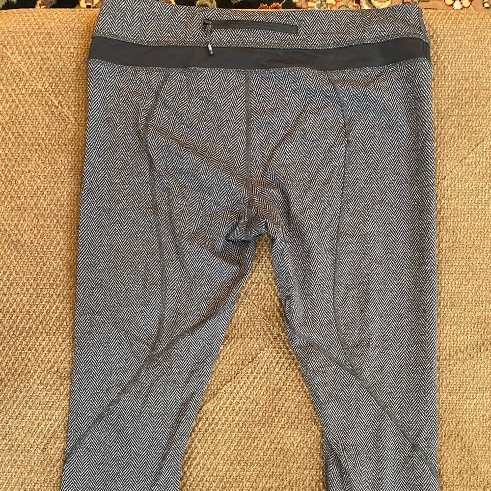 Lululemon crops 10, herringbone pattern